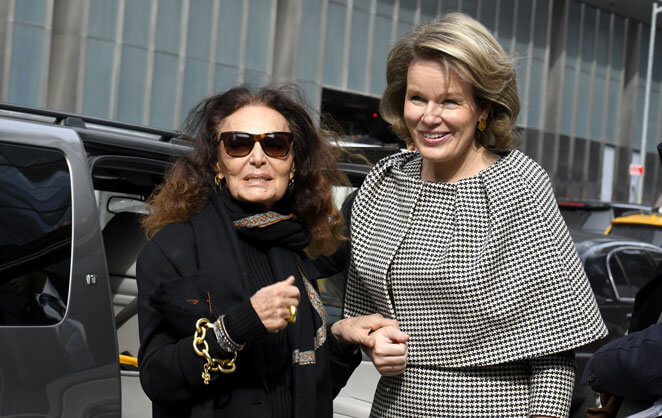 La reine Mathilde de Belgique avec la styliste d'origine belge Diane van Furstenberg