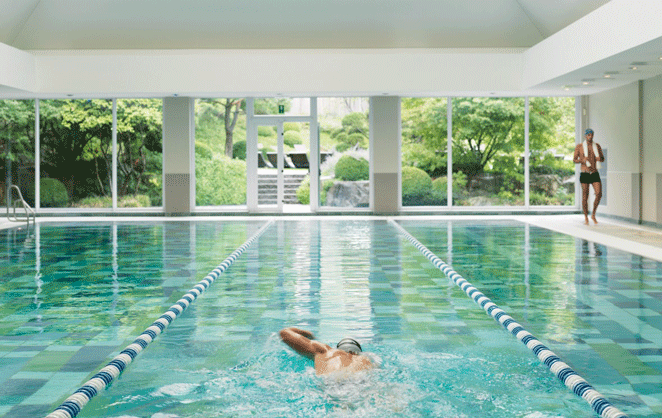 Une piscine d'un club Aspria